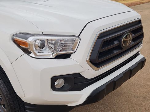 Used 2023 Toyota Tacoma SR5 RWD image 12