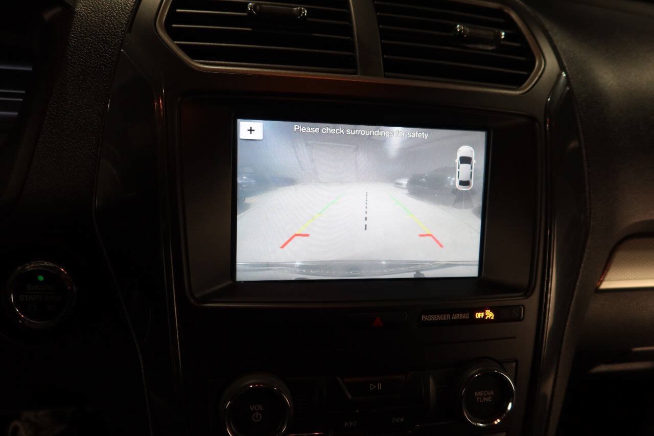 Used 2018 Ford Explorer XLT w/ Equipment Group 201A FWD image 24