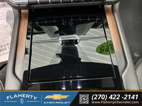 Used 2025 GMC Yukon XL Denali AWD/4WD image 31