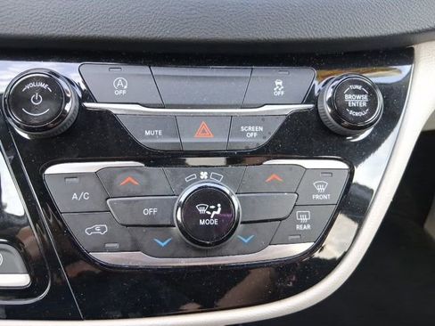 Used 2023 Chrysler Voyager LX FWD image 24