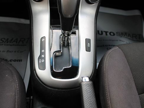 Used 2014 Chevrolet Cruze LT image 26