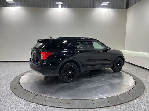 Certified 2022 Ford Explorer XLT w/ Equipment Group 202A AWD/4WD image 6