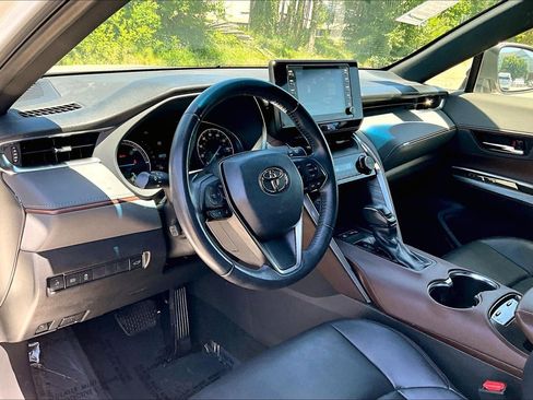 Used 2022 Toyota Venza XLE AWD/4WD image 13