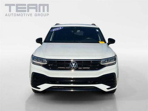 Used 2023 Volkswagen Tiguan SE R-Line image 2