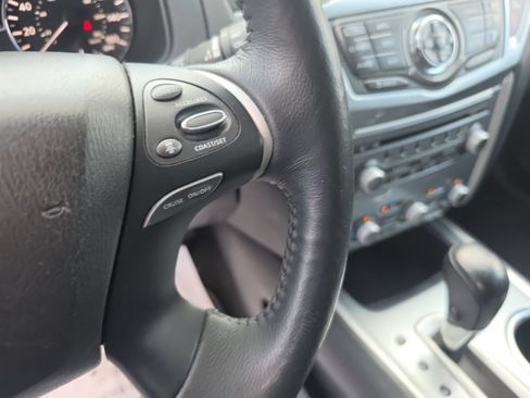 Used 2019 Nissan Pathfinder SL FWD image 22
