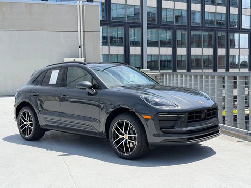 Used 2026 Porsche Macan AWD/4WD image 9