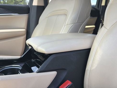 Used 2022 Jeep Grand Cherokee Limited w/ Luxury Tech Group II RWD image 21