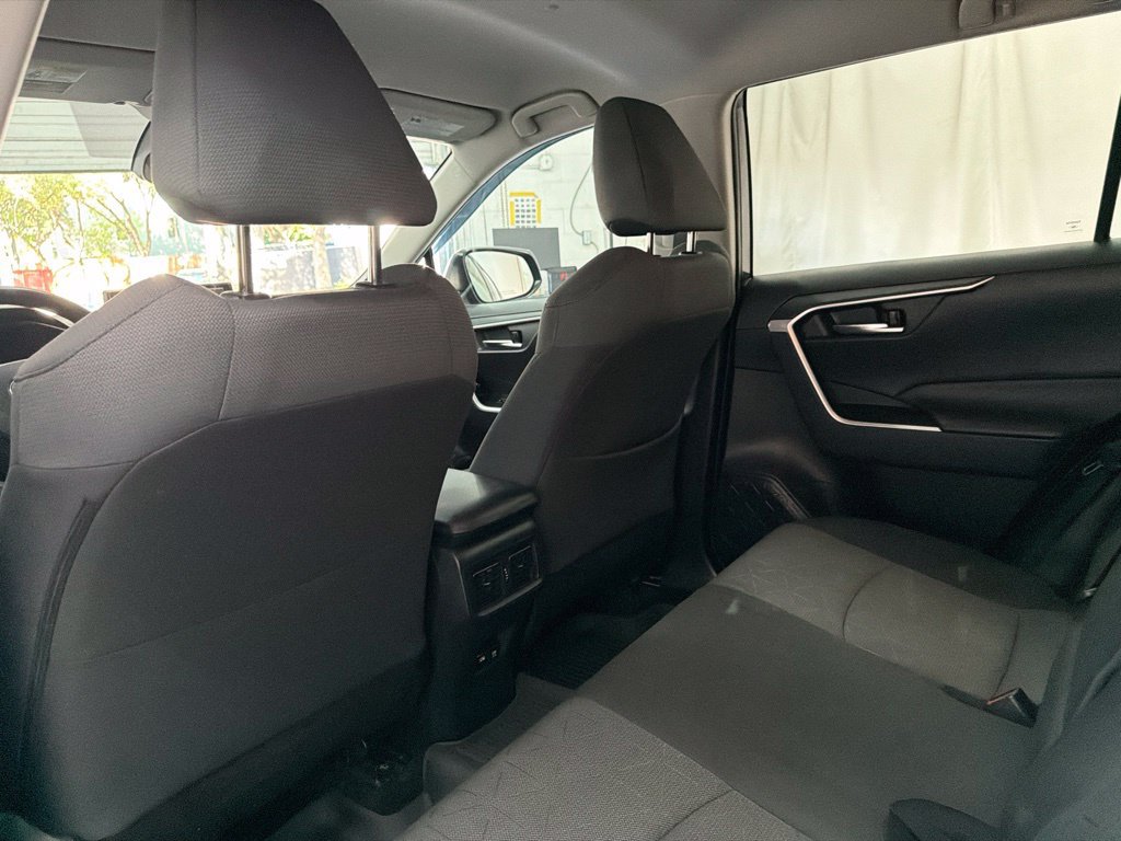 Used 2021 Toyota RAV4 XLE AWD/4WD image 23