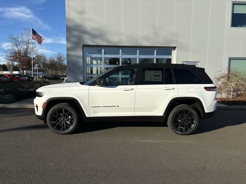 New 2025 Jeep Grand Cherokee Limited image 2