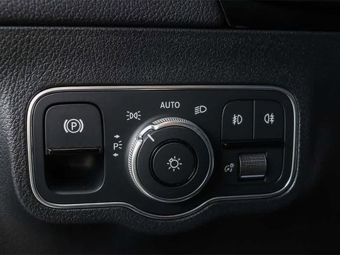 Used 2023 Mercedes-Benz GLA 250 w/ Premium Package image 24