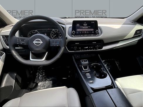 Certified 2024 Nissan Rogue SV w/ SV Premium Package FWD image 9
