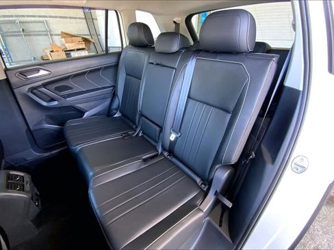 Used 2022 Volkswagen Tiguan SE image 21