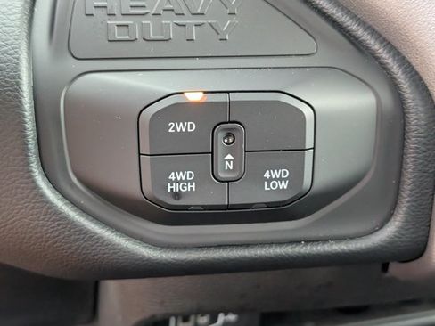 Used 2026 RAM 2500 Laramie AWD/4WD image 27