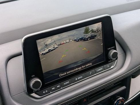Used 2025 Nissan Rogue SV FWD image 29