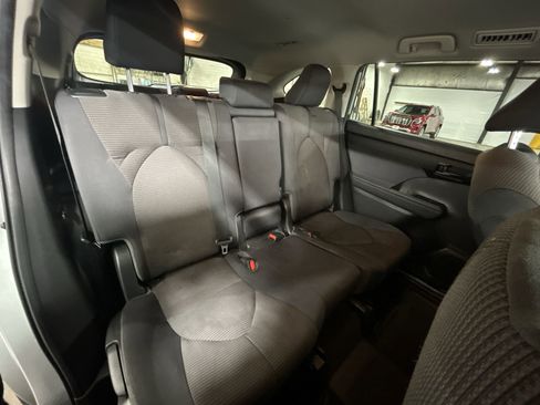 Used 2023 Toyota Highlander LE image 27