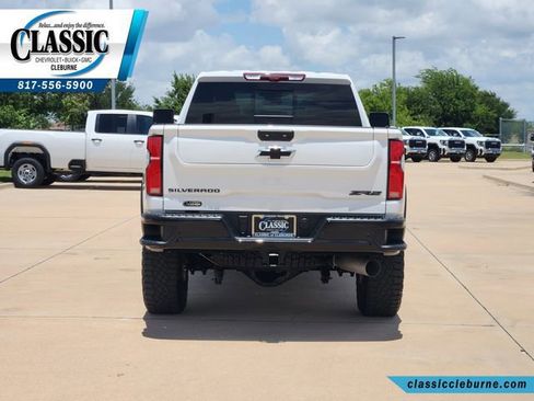 Used 2025 Chevrolet Silverado 2500 ZR2 w/ Technology Package AWD/4WD image 9