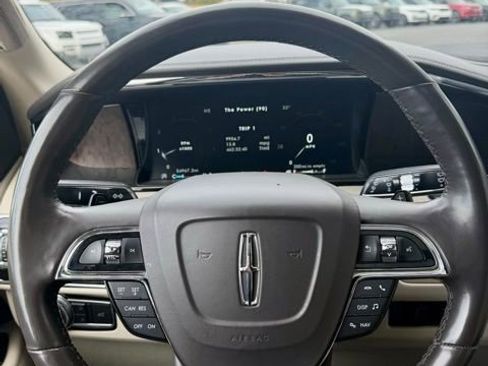 Used 2018 Lincoln Navigator Reserve image 3