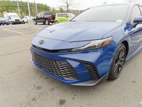 Used 2025 Toyota Camry SE w/ Multimedia Upgrade Package image 9