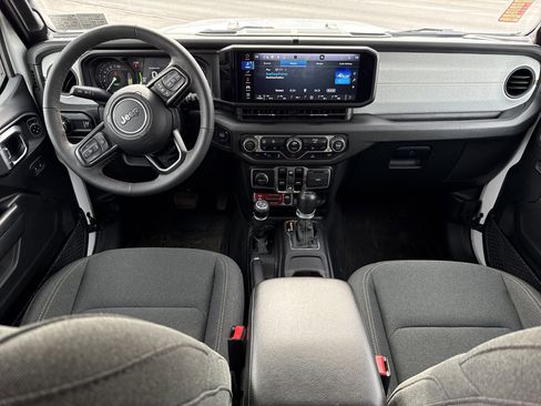Used 2024 Jeep Wrangler Willys image 14