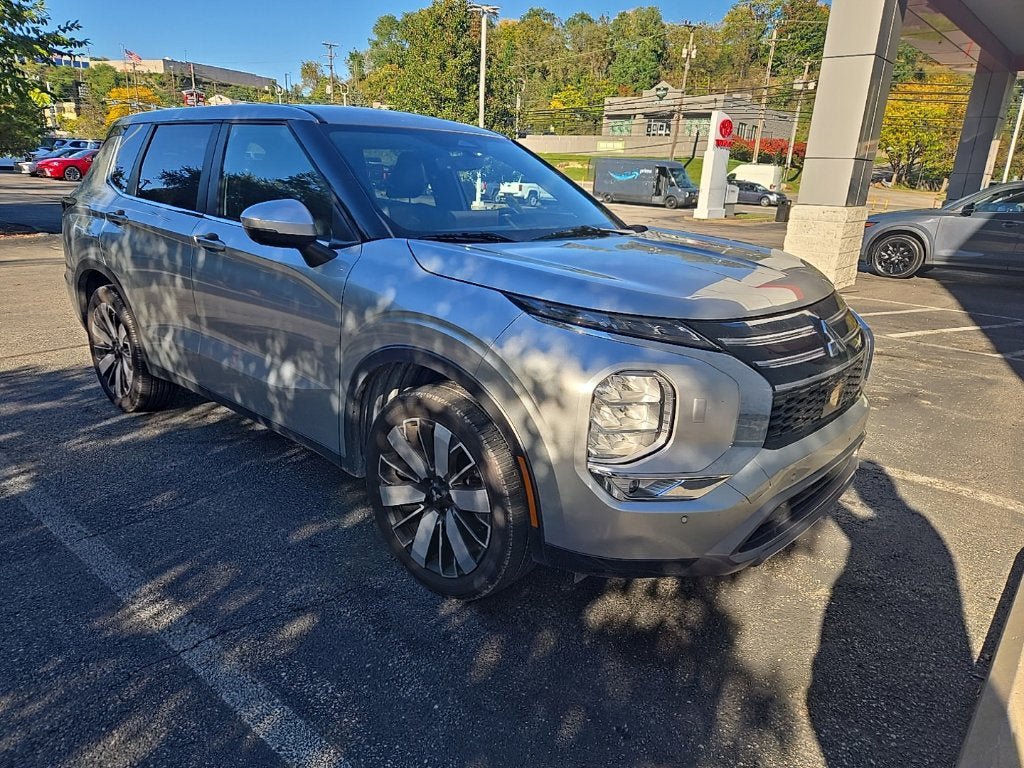 Used 2025 Mitsubishi Outlander SE AWD/4WD image 5