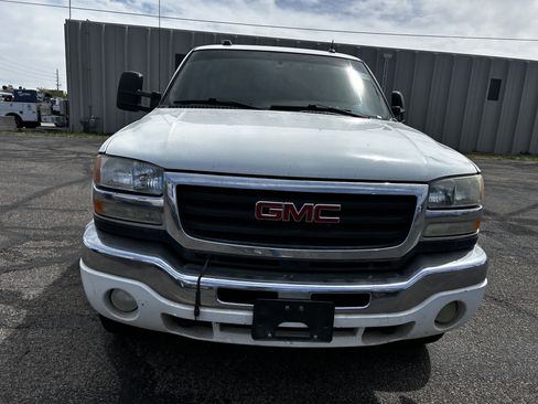 Used 2005 GMC Sierra 2500 SLT w/ Heavy-Duty Power Package image 8