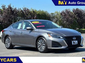 Used 2023 Nissan Altima 2.5 SV w/ SV Premium Package image 1