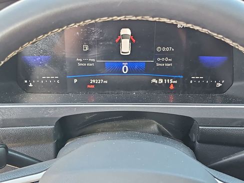 Used 2024 Volkswagen Tiguan SE image 31