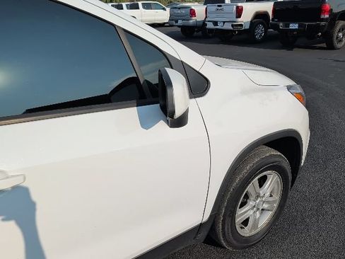 Used 2021 Chevrolet Trax LT w/ LT Convenience Package AWD/4WD image 18