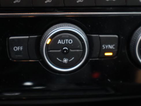 Used 2017 Volkswagen Jetta SEL image 27