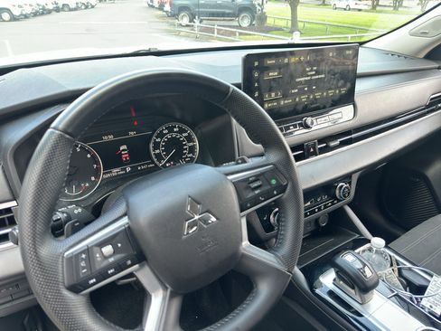 Used 2025 Mitsubishi Outlander SE AWD/4WD image 21