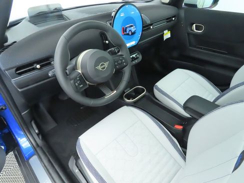 Used 2026 MINI Cooper 4-Door Hardtop FWD image 11
