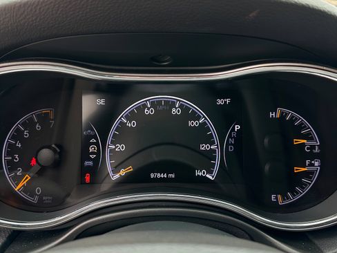 Used 2019 Jeep Grand Cherokee Laredo image 13