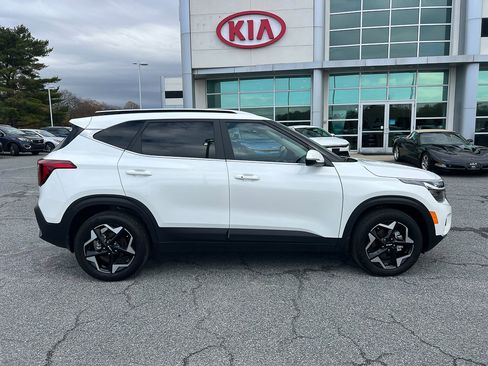 Used 2025 Kia Seltos EX w/ EX Sunroof Package image 7