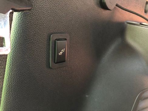 Used 2019 Chevrolet Tahoe Premier w/ Premier Plus Edition image 26