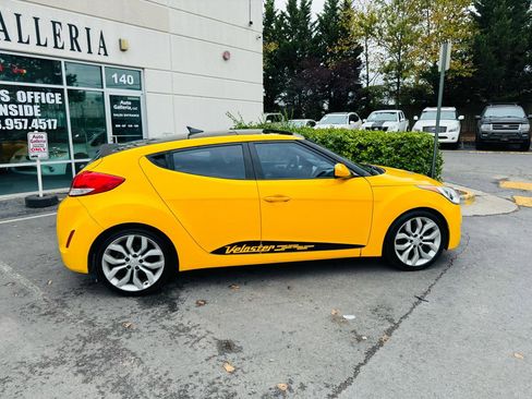 Used 2013 Hyundai Veloster FWD image 5