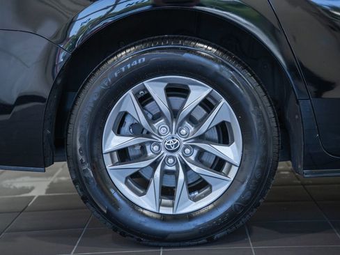 Used 2021 Toyota Sienna XLE w/ XLE Plus Package FWD image 18