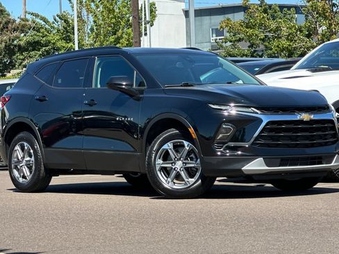 Used 2024 Chevrolet Blazer LT w/ Convenience Package FWD image 2