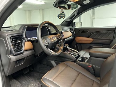Certified 2023 GMC Canyon AT4 w/ AT4 Premium Package AWD/4WD image 10
