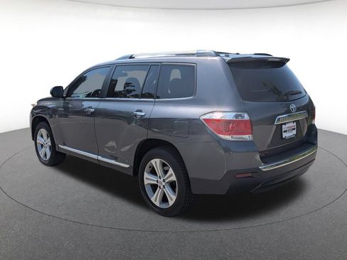 Used 2012 Toyota Highlander Limited w/ Tow Pkg FWD image 3