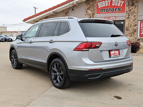 Used 2024 Volkswagen Tiguan SE image 2