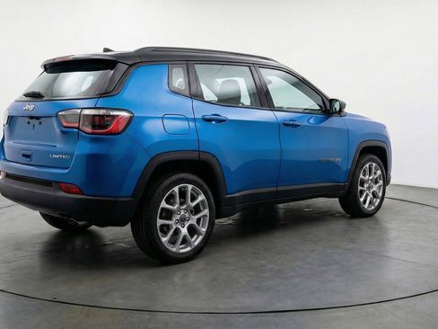 Used 2025 Jeep Compass Limited image 9