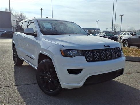 Used 2019 Jeep Grand Cherokee Altitude image 1