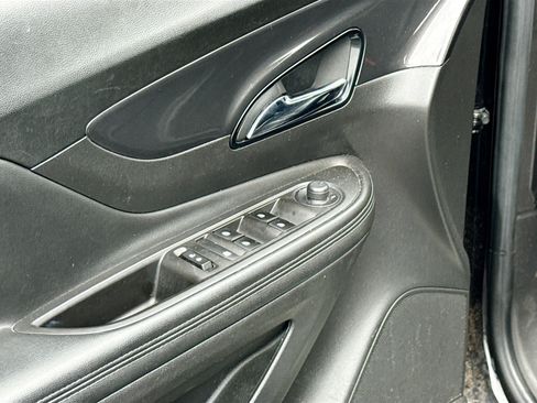 Used 2020 Buick Encore Essence FWD image 8