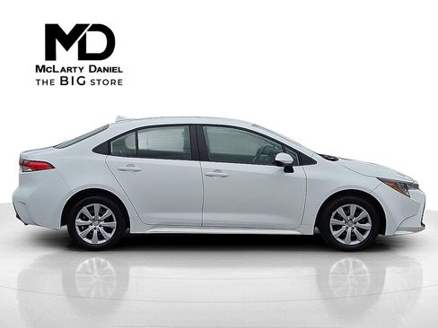 Used 2025 Toyota Corolla LE image 6