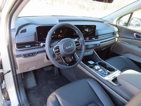 New 2026 Kia Carnival EX FWD image 19