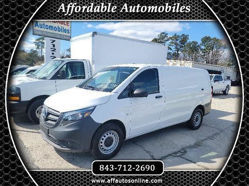 Used 2023 Mercedes-Benz Metris image 1