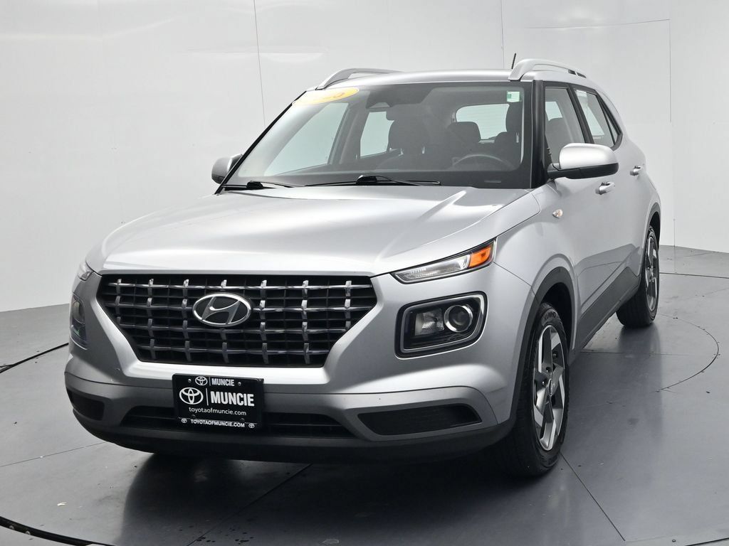 Used 2025 Hyundai Venue SEL FWD image 3