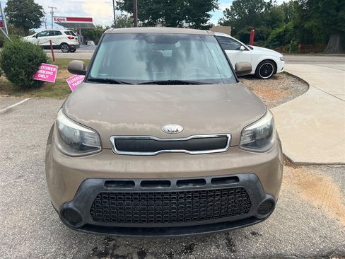 Used 2014 Kia Soul FWD image 2
