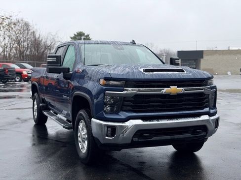 Used 2024 Chevrolet Silverado 2500 LT w/ Convenience Package image 3