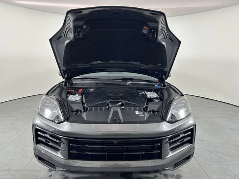 Certified 2026 Porsche Cayenne AWD/4WD image 30